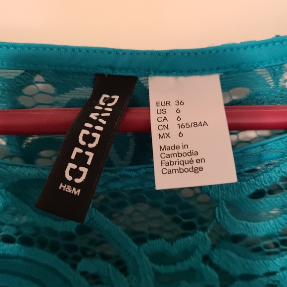 Lace dress - Picture 2 of 4